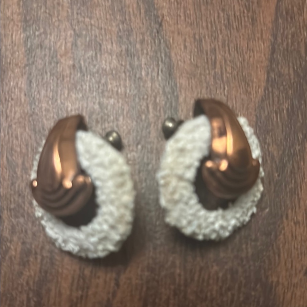 Copper "California Dreamin" White Sugar Enamel Screw Back Earrings 1969 Rare